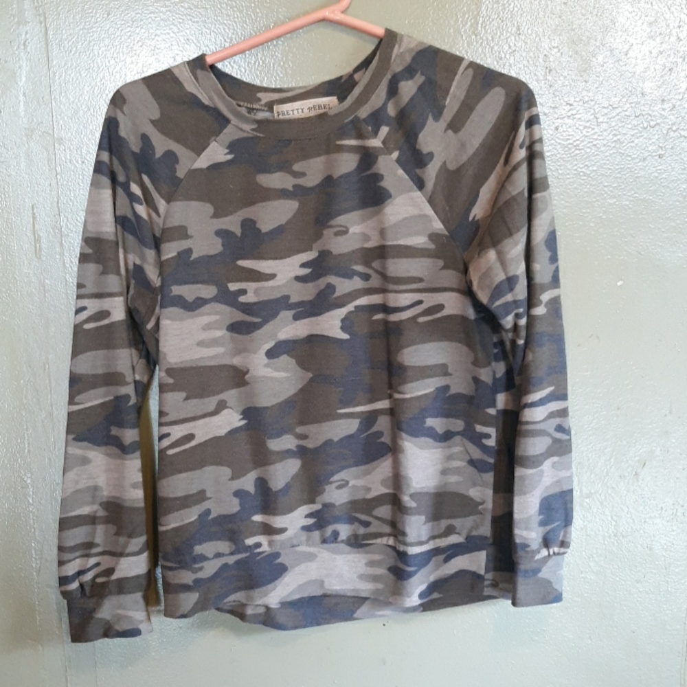Womens camo long sleeve shirt.